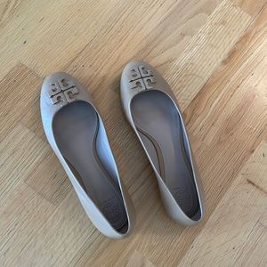 Nude Tory Burch flats size 9.5. Like new!